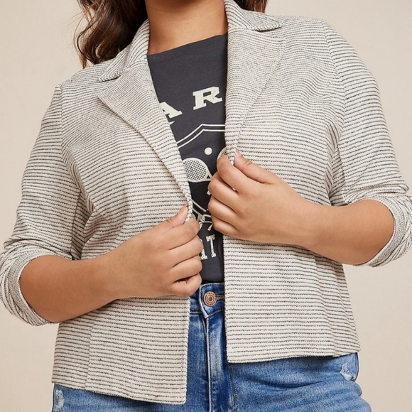 Maurices 2x Plus Blazer - Striped and Lightweight - Picture 4 of 4